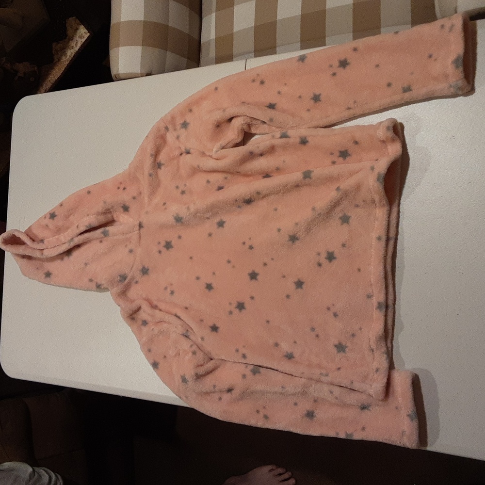 Salmon colored fleece hoodie gray stars worn once. No stains or tears